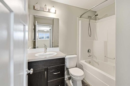 1-5301 Windward Place, Sylvan Lake, AB - Indoor Photo Showing Bathroom