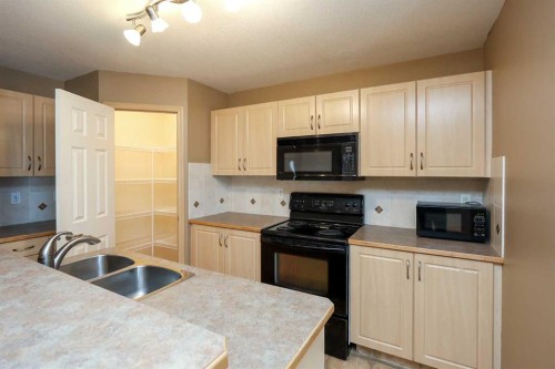 17-33 Jennings Crescent, Red Deer, AB - Indoor Photo Showing Kitchen With Double Sink