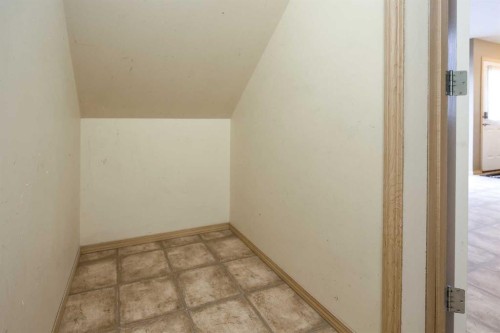 17-33 Jennings Crescent, Red Deer, AB - Indoor Photo Showing Other Room