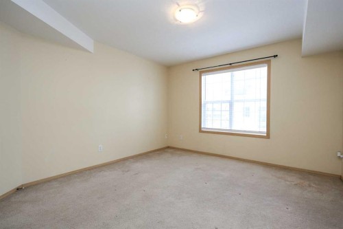 17-33 Jennings Crescent, Red Deer, AB - Indoor Photo Showing Other Room