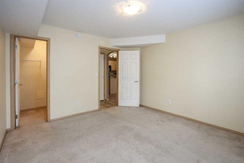 17-33 Jennings Crescent, Red Deer, AB - Indoor Photo Showing Other Room