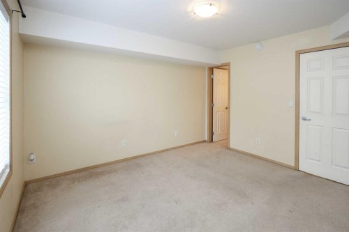 17-33 Jennings Crescent, Red Deer, AB - Indoor Photo Showing Other Room