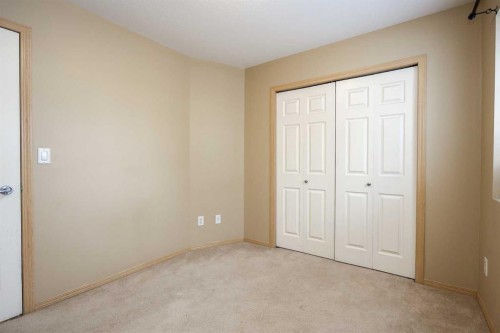 17-33 Jennings Crescent, Red Deer, AB - Indoor Photo Showing Other Room