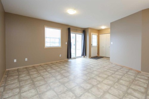 17-33 Jennings Crescent, Red Deer, AB - Indoor Photo Showing Other Room