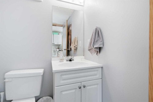 598-100 Jordan Parkway, Red Deer, AB - Indoor Photo Showing Bathroom