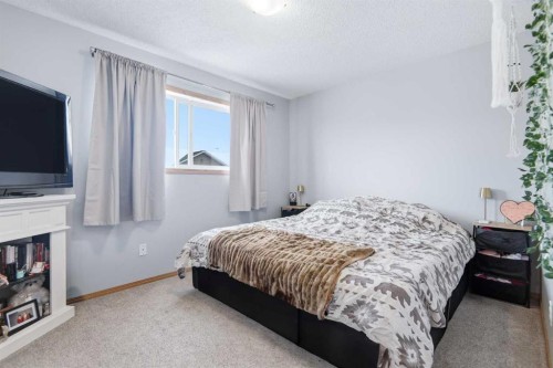 598-100 Jordan Parkway, Red Deer, AB - Indoor Photo Showing Bedroom