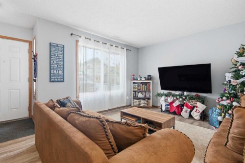 598-100 Jordan Parkway, Red Deer, AB - Indoor Photo Showing Living Room