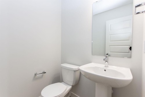 260 Augustus Way, Penhold, AB - Indoor Photo Showing Bathroom