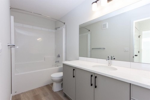 260 Augustus Way, Penhold, AB - Indoor Photo Showing Bathroom