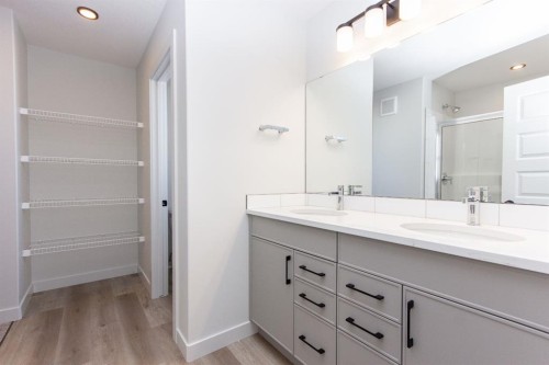 260 Augustus Way, Penhold, AB - Indoor Photo Showing Bathroom