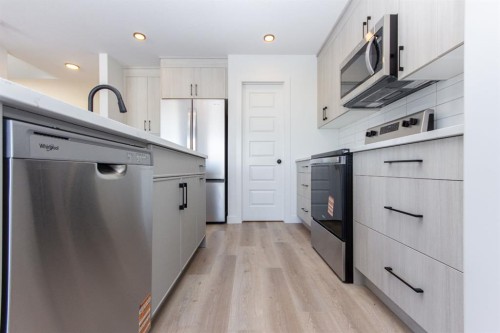 260 Augustus Way, Penhold, AB - Indoor Photo Showing Kitchen