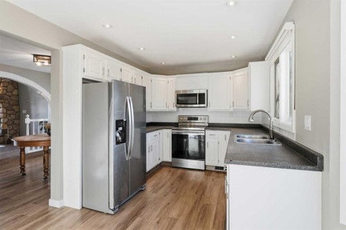 30 Comfort Close, Red Deer, AB - Indoor Photo Showing Kitchen With Double Sink