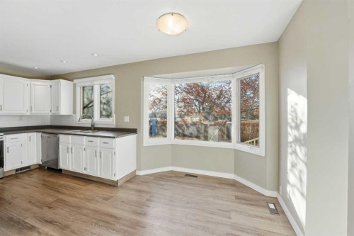 30 Comfort Close, Red Deer, AB - Indoor Photo Showing Kitchen