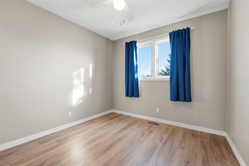30 Comfort Close, Red Deer, AB - Indoor Photo Showing Other Room