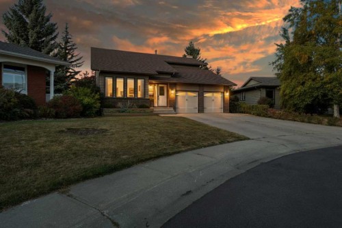 30 Comfort Close, Red Deer, AB - Outdoor With Facade