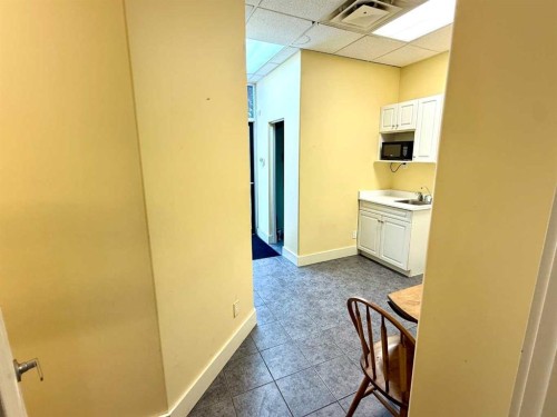 A105-5212 48 Street, Red Deer, AB 