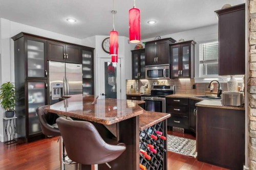 20 Oakfield Close, Red Deer, AB - Indoor Photo Showing Kitchen With Upgraded Kitchen