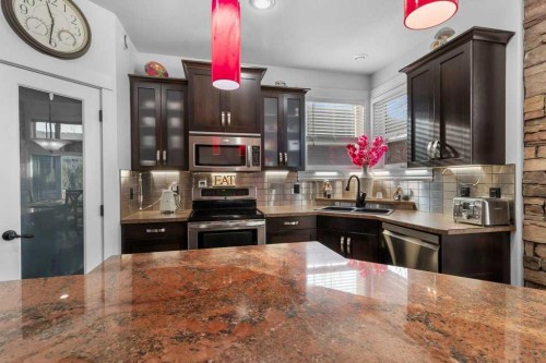 20 Oakfield Close, Red Deer, AB - Indoor Photo Showing Kitchen With Double Sink With Upgraded Kitchen