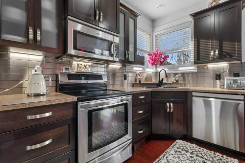 20 Oakfield Close, Red Deer, AB - Indoor Photo Showing Kitchen