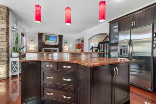 20 Oakfield Close, Red Deer, AB - Indoor Photo Showing Kitchen