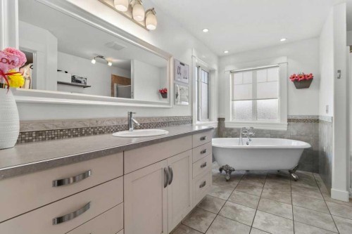 20 Oakfield Close, Red Deer, AB - Indoor Photo Showing Bathroom