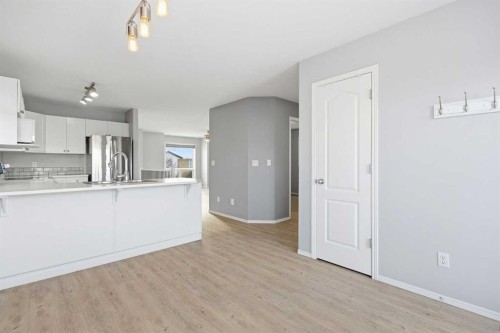 256 Deschner Close, Red Deer, AB - Indoor Photo Showing Kitchen