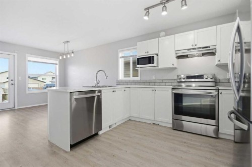 256 Deschner Close, Red Deer, AB - Indoor Photo Showing Kitchen With Stainless Steel Kitchen
