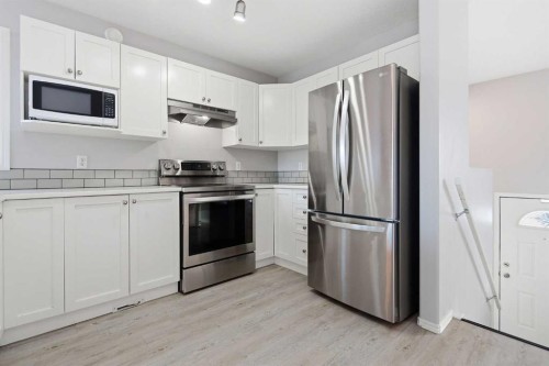 256 Deschner Close, Red Deer, AB - Indoor Photo Showing Kitchen With Stainless Steel Kitchen