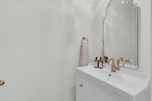 60 Thompson Crescent, Red Deer, AB - Indoor Photo Showing Bathroom