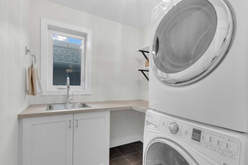 60 Thompson Crescent, Red Deer, AB - Indoor Photo Showing Laundry Room