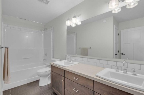 60 Thompson Crescent, Red Deer, AB - Indoor Photo Showing Bathroom