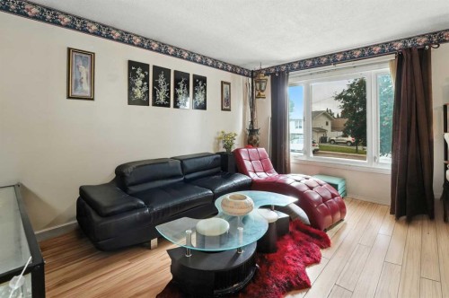 6349 58 Avenue, Red Deer, AB - Indoor Photo Showing Living Room