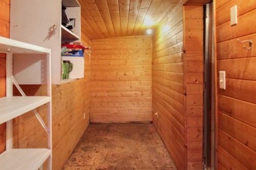 4-4504 41 Street, Camrose, AB 