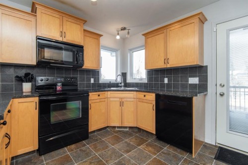 123 Bowman Circle, Sylvan Lake, AB - Indoor Photo Showing Kitchen