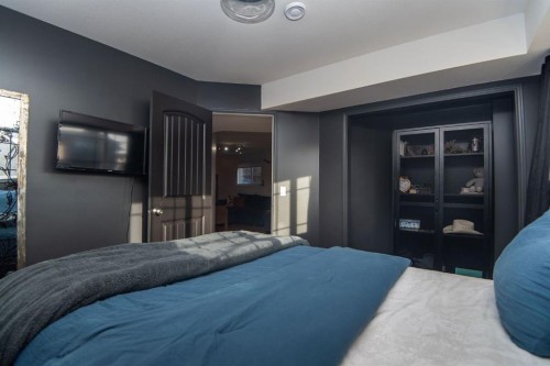 123 Bowman Circle, Sylvan Lake, AB - Indoor Photo Showing Bedroom
