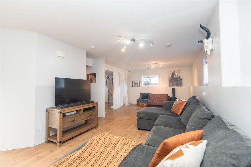 123 Bowman Circle, Sylvan Lake, AB - Indoor Photo Showing Living Room