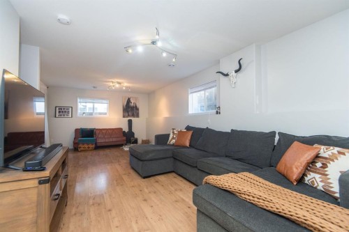 123 Bowman Circle, Sylvan Lake, AB - Indoor Photo Showing Living Room