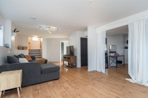 123 Bowman Circle, Sylvan Lake, AB - Indoor Photo Showing Living Room
