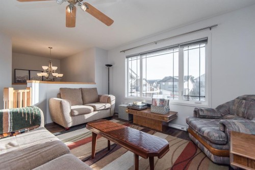123 Bowman Circle, Sylvan Lake, AB - Indoor Photo Showing Living Room