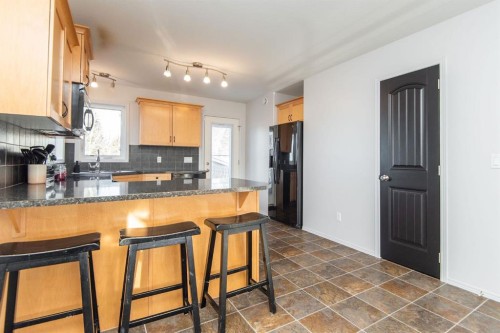 123 Bowman Circle, Sylvan Lake, AB - Indoor Photo Showing Kitchen