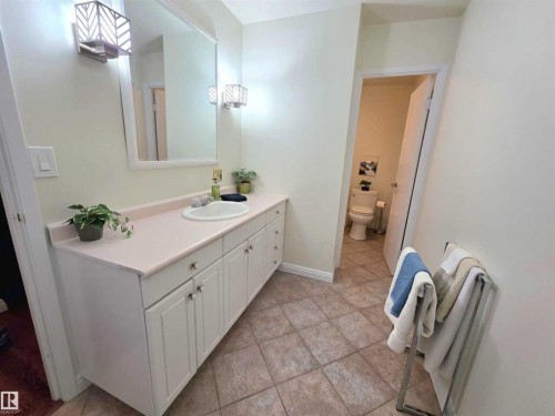 1012-11307 99 Avenue Nw, Edmonton, AB - Indoor Photo Showing Bathroom