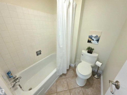 1012-11307 99 Avenue Nw, Edmonton, AB - Indoor Photo Showing Bathroom