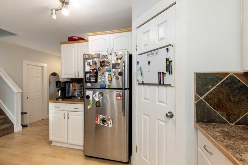 5032 47 Street, Sylvan Lake, AB - Indoor Photo Showing Kitchen