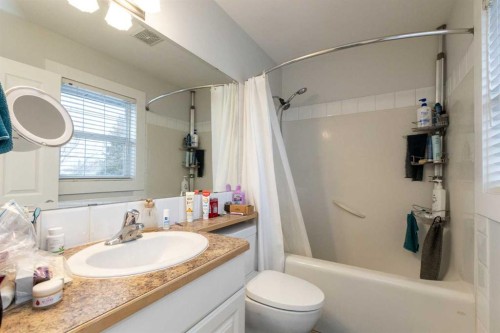 5032 47 Street, Sylvan Lake, AB - Indoor Photo Showing Bathroom