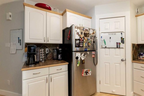 5032 47 Street, Sylvan Lake, AB - Indoor Photo Showing Kitchen