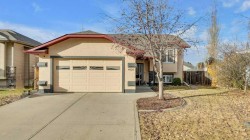 4026 40 Street Close  Ponoka, AB T4J 0A7