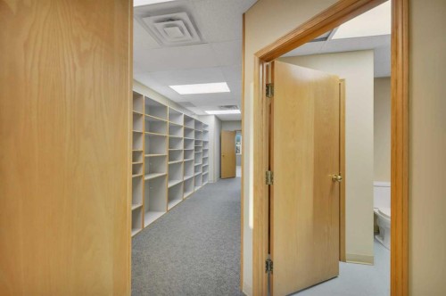 1-5116 52 Street, Red Deer, AB 