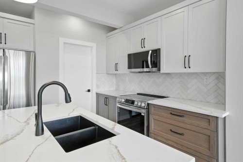 45 Thorkman Avenue, Red Deer, AB - Indoor Photo Showing Kitchen With Double Sink With Upgraded Kitchen