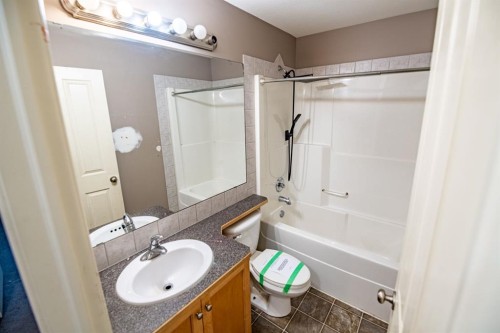 30-Kanten Close Close, Red Deer, AB - Indoor Photo Showing Bathroom