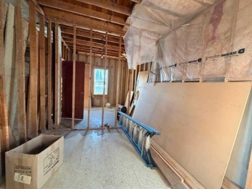 4832 49 Street, Hardisty, AB - Indoor Photo Showing Other Room